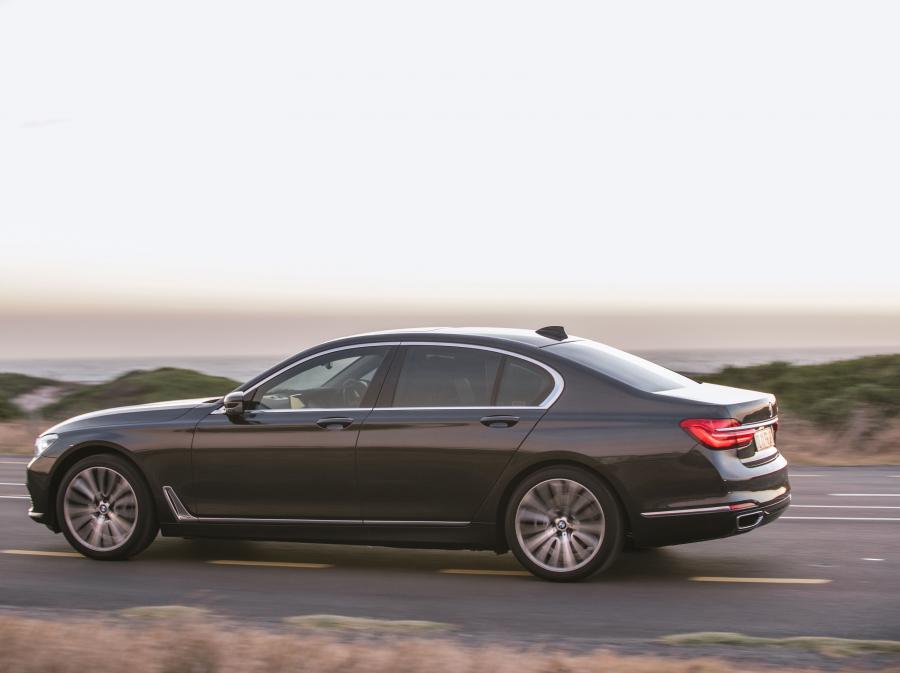 BMW 740i 2016 года  (ZA) (фото 21 из 30)